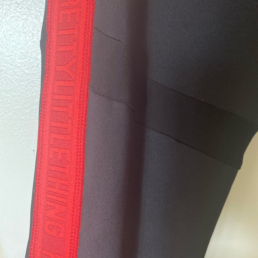 PrettyLittleThing Red Band Logo active set - Picture 10 of 11